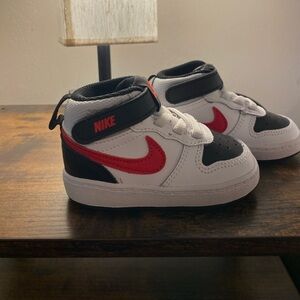 Nike high tops in great condition.